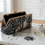 Sac à paillettes qui perd ses sequins : prévenir et réparer