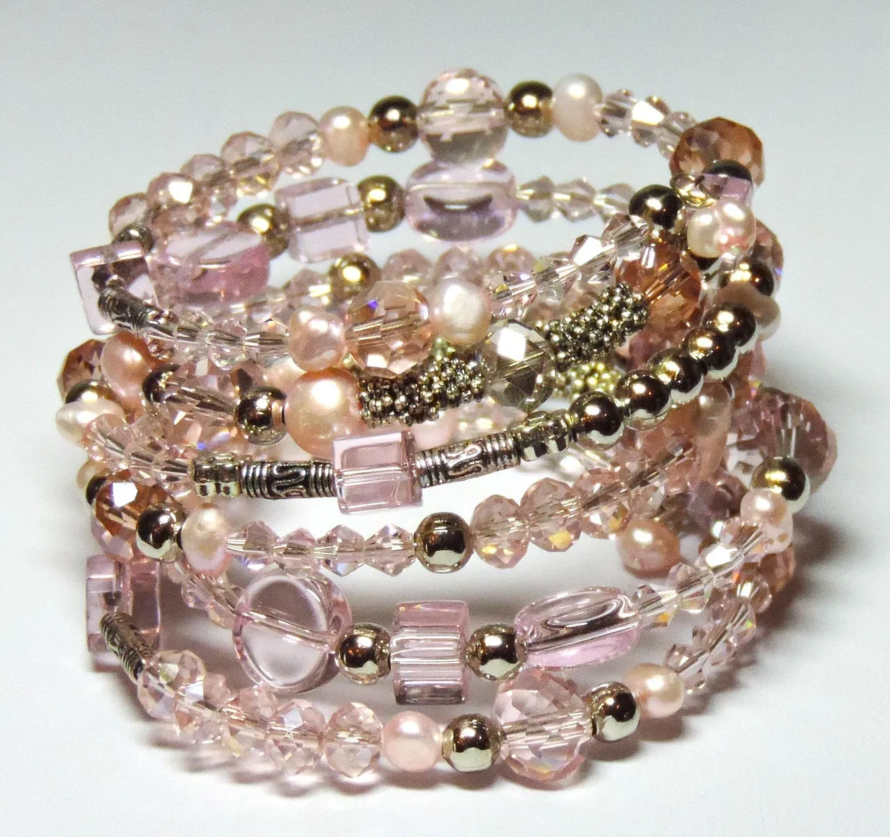Bracelet manchette : sur quel poignet et avec quelles manches