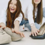 Tenir toute une soirée en escarpins : hauteur, semelle et astuces réelles